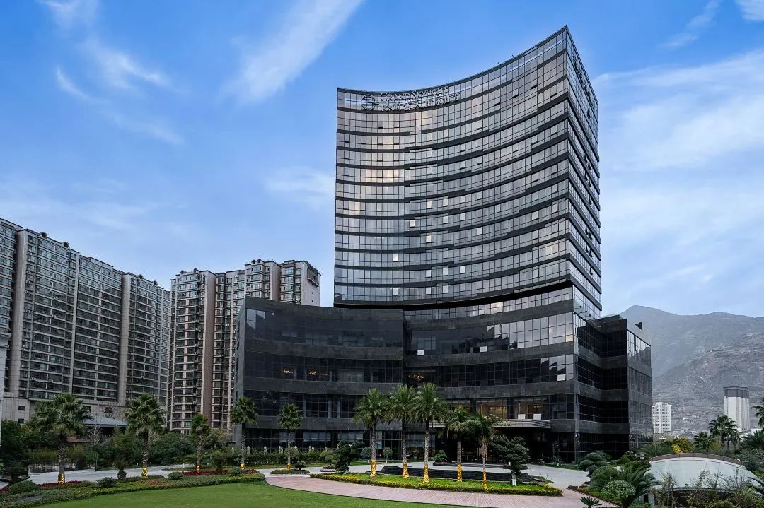 陇南兴朝格兰云天国际酒店 (1).jpg