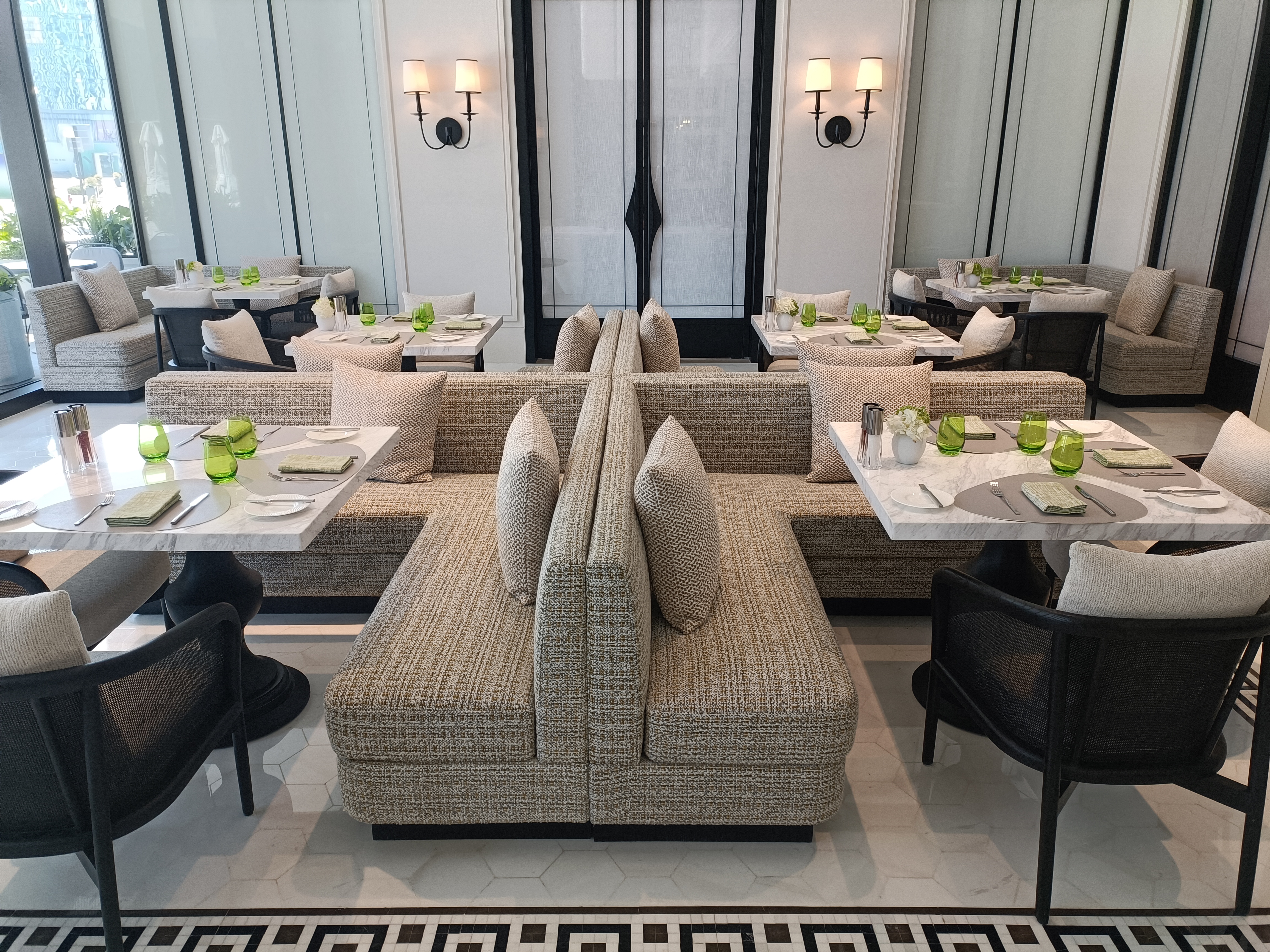 苏州丽思卡尔顿酒店餐厅家具